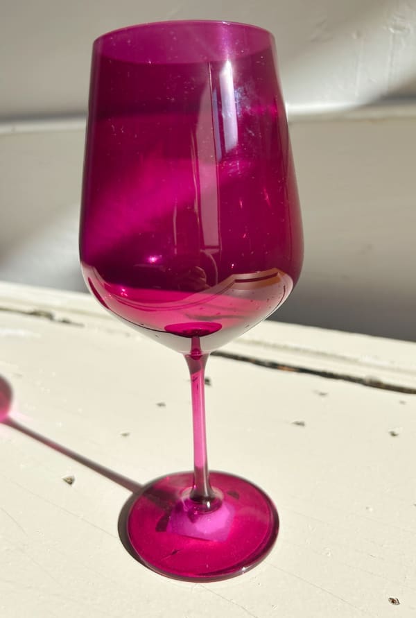 The Hostess Large Wine Glass - Image 9